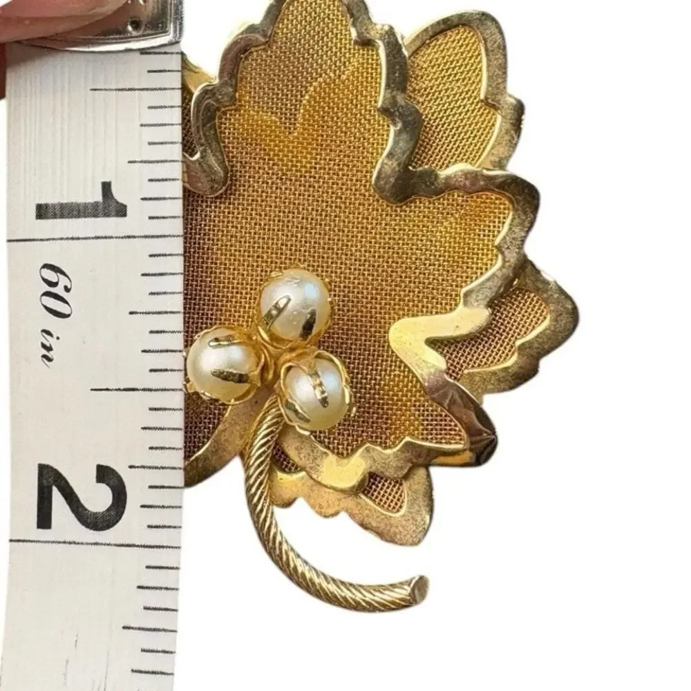 Vintage Coro Gold Tone Maple Leaf Brooch Pin Faux Pearls Signed‎ Mid-Century